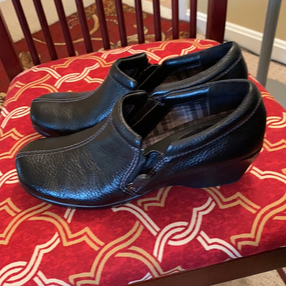Shoes - Picture 5 of 13